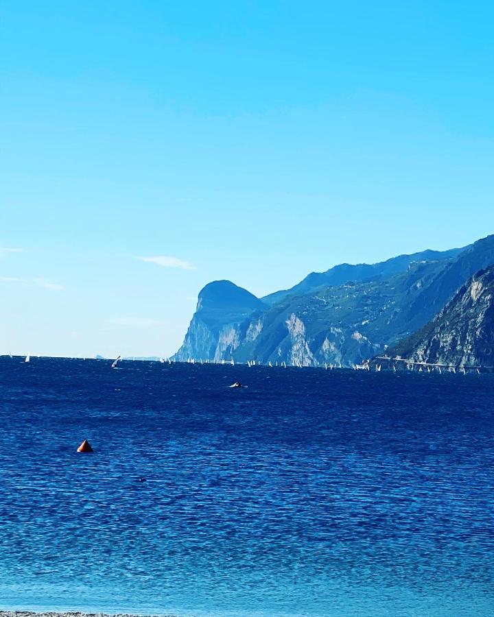 Hotel Aurora & Appartamenti Torbole Sul Garda Екстериор снимка