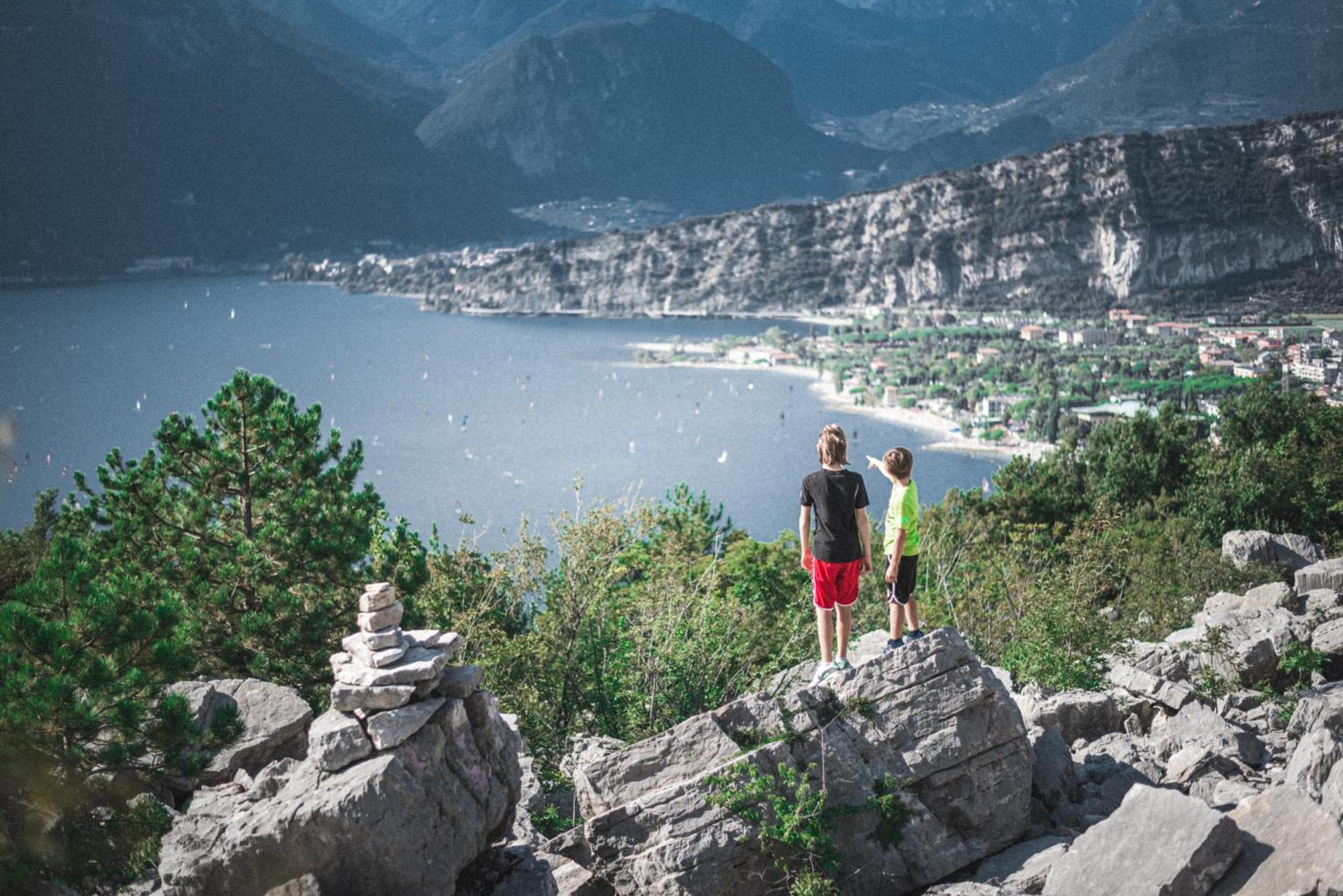 Hotel Aurora & Appartamenti Torbole Sul Garda Екстериор снимка